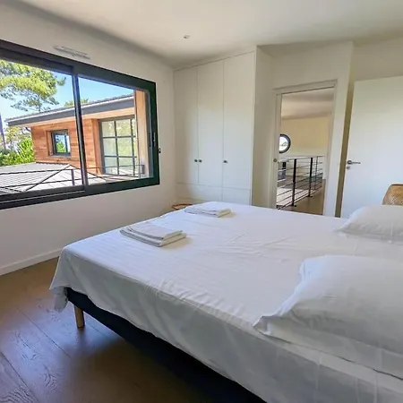 Des Pins : Maison D'architecte Avec Piscine, à 500m Des Plages, Calme Et Ensoleillée Villa *