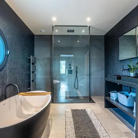 Des Pins : Maison D'architecte Avec Piscine, à 500m Des Plages, Calme Et Ensoleillée * Anglet