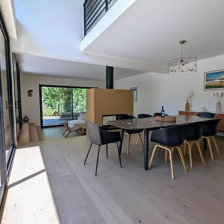 Des Pins : Maison D'architecte Avec Piscine, à 500m Des Plages, Calme Et Ensoleillée *