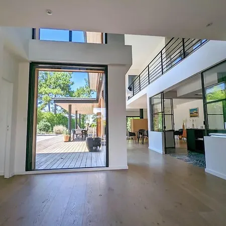 Des Pins : Maison D'architecte Avec Piscine, à 500m Des Plages, Calme Et Ensoleillée Anglet