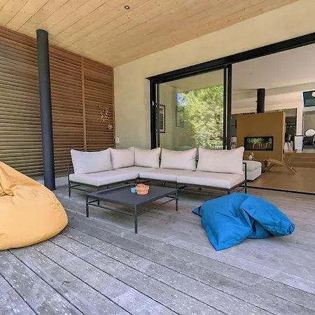 Des Pins : Maison D'architecte Avec Piscine, à 500m Des Plages, Calme Et Ensoleillée Villa