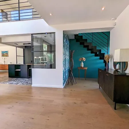 Des Pins : Maison D'architecte Avec Piscine, à 500m Des Plages, Calme Et Ensoleillée Villa Anglet